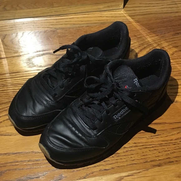 reebok women's classic leather lace up sneakers